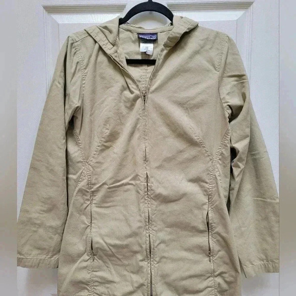 Patagonia Women's Winds-Day Zip Up Hooded Jacket Beige Size Small/6-8 - Picture 1 of 4